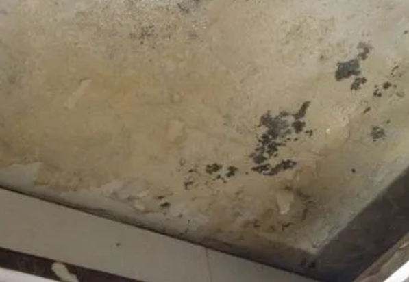 洪江阳台漏水维修公司分享下洪江卫生间渗水维修需要注意哪些问题。
